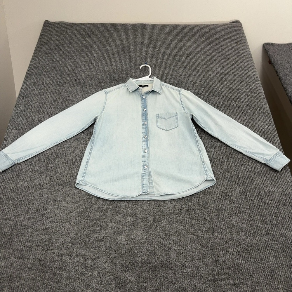 Uniqlo Denim Shirt Womens M Light Blue Cotton Long Sleeve Button Down Casual